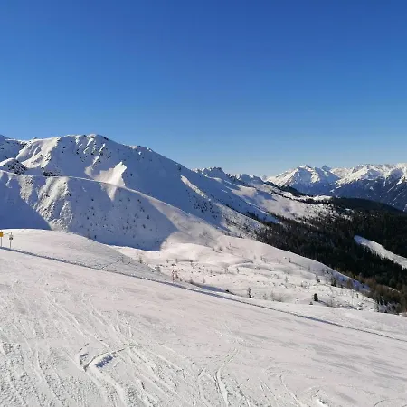 شقة Schneekristall