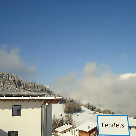 شقة Schneekristall